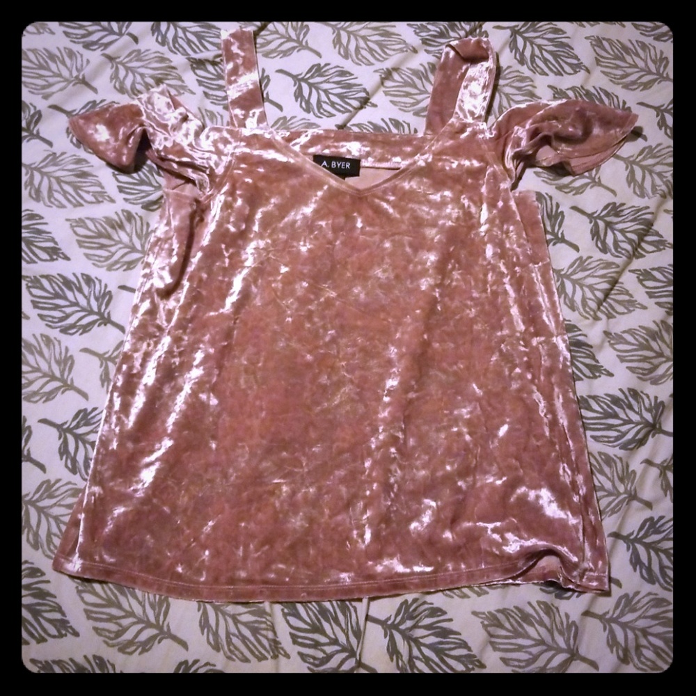 Cold shoulder velvet tank top